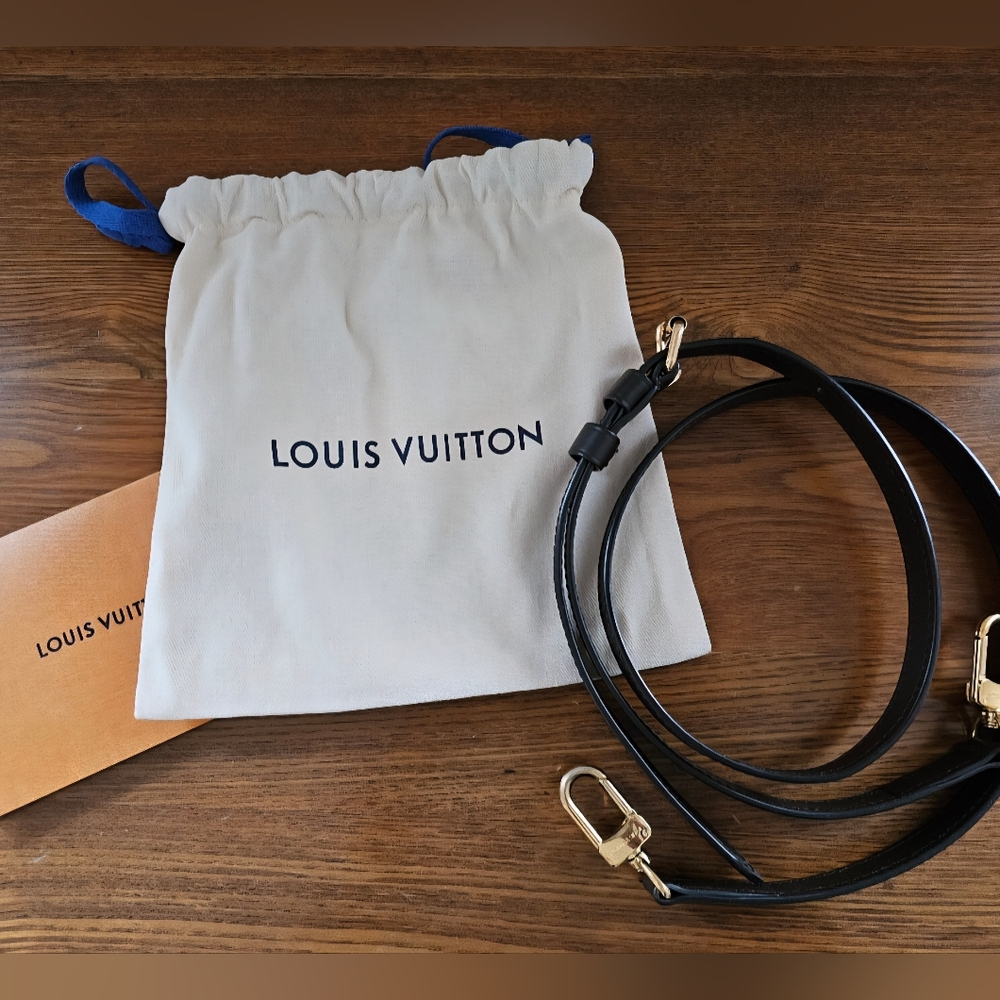 LOUIS VUITTON ajustable leather shoulder strap 16mm ebene with gold hardware.